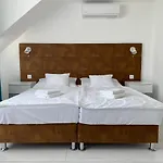 Q-panzio Bed & Breakfast