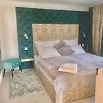Q-panzio Bed & Breakfast 4*