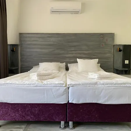 Couette-café Q-panzio 4*