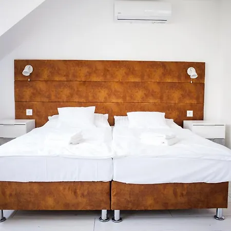 فندق مبيت وإفطار Q-panzio تاتا