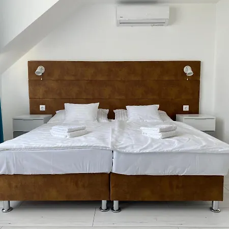 Q-panzio Bed & Breakfast
