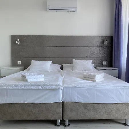 Q-panzio Bed & Breakfast Tata