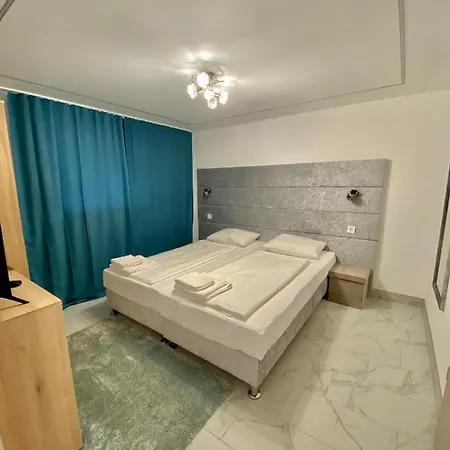 Q-panzio 4* تاتا