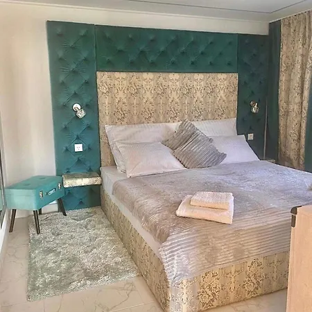Q-panzio Bed & Breakfast 4*
